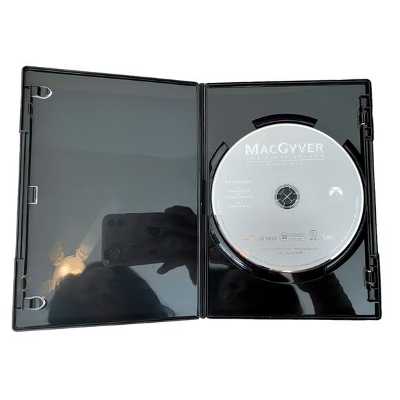 MACGYVER DVDs Complete First Season Pre-Owned - Picture 7 of 9